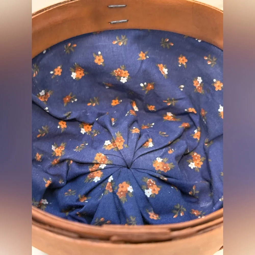 Vintage Small Basket with Handle round Blue Floral Liner 8”H 6”W‎